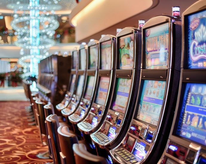 slotmachine 690x550 - How To Make Your Time At Home Worthwhile
